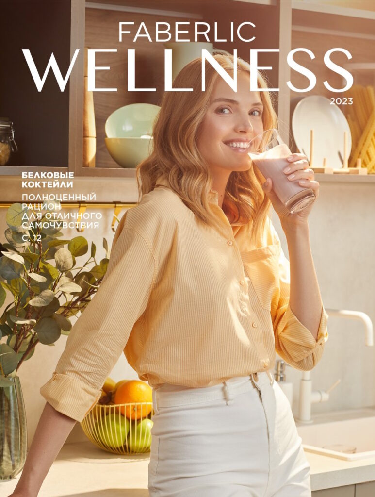 "Фото wellness с довольными людьми, занимающимися йогой и фитнесом."
